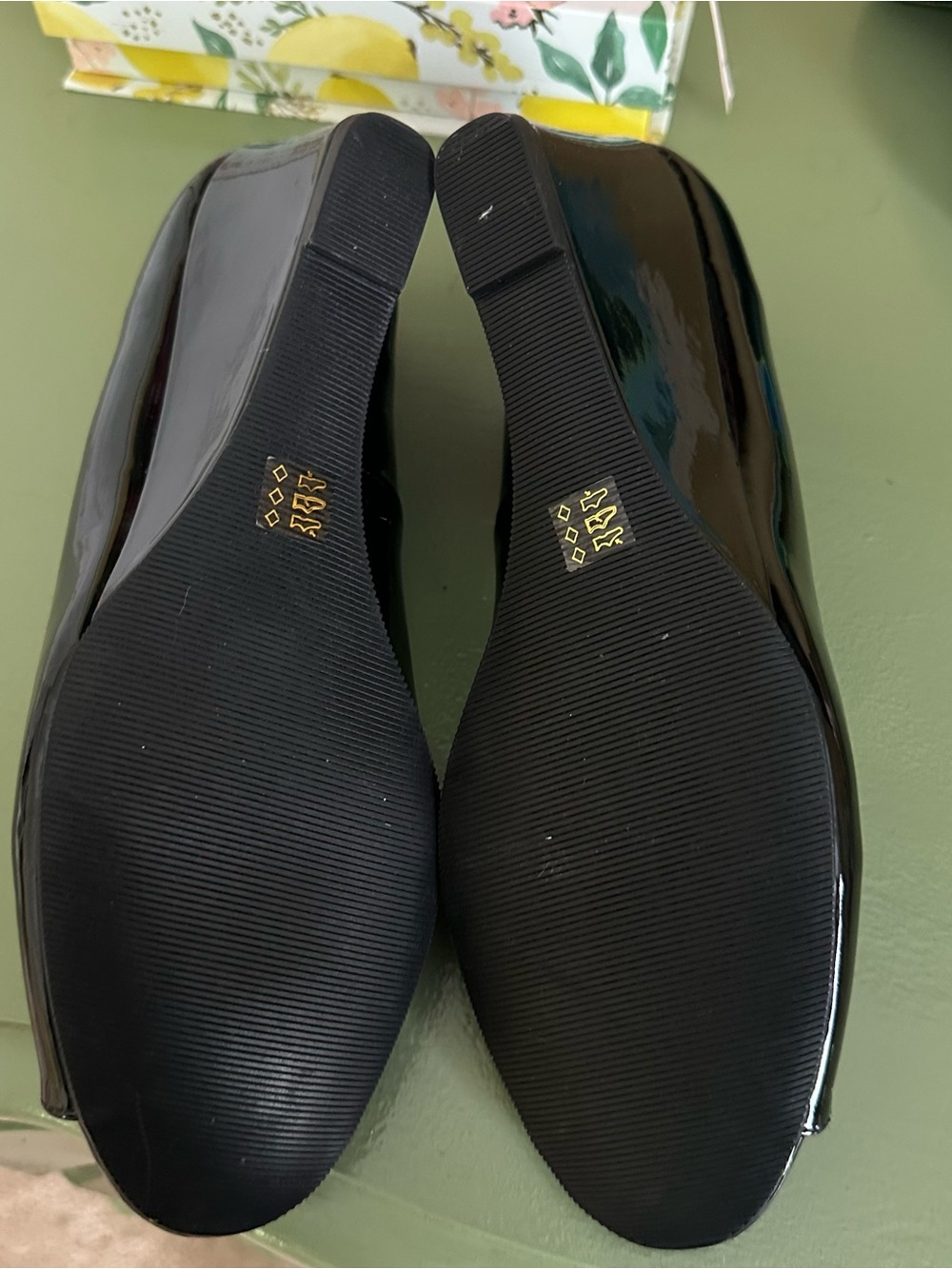 CL by Laundry Black Patent Peep-Toe Wedge Sandals Heels Shoes Size 10 - Picture 10 of 12